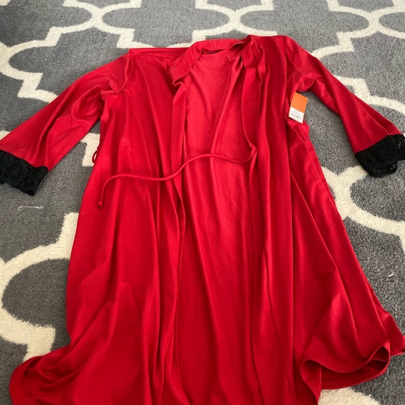 Lingerie coverup - Picture 2 of 3